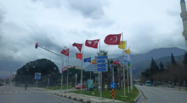 Manisa Büyükşehir Belediyesinden bayrak hassasiyeti