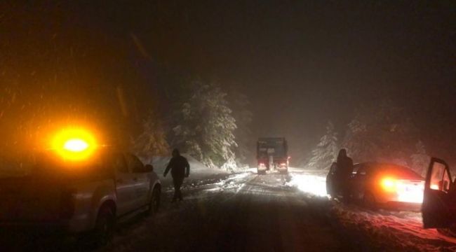 Manisa'da karda mahsur kalan 7 kişi kurtarıldı