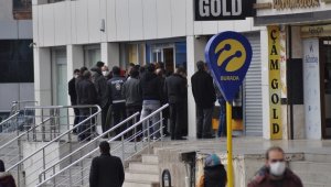 Mardin'de 'Korona' kuyruğu