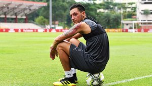 Mesut Özil imzaya geliyor