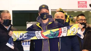 Mesut Özil'in imza törenine rekor katılım