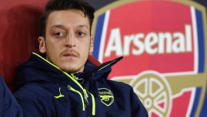 Mesut Özil'in menajeri kafa karıştırdı