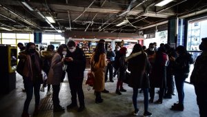 Metro ve metrobüslerde HES kodu kuyruğu