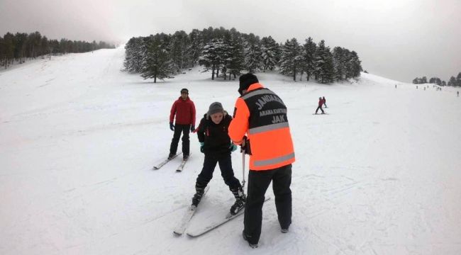 Murat Dağı Kayak Merkezi'ndeki "JAK" timleri güven veriyor