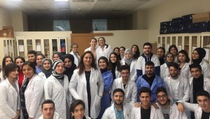 Öğrencilerden olağanüstü performans: 'Karekod Hemşirelik' projesine birincilik ödülü