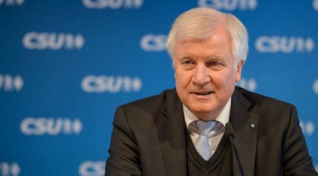 Seehofer: "Mutasyonlu bölgelere seyahat etmek düpedüz aptallık olur"