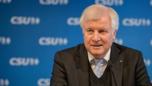 Seehofer: "Mutasyonlu bölgelere seyahat etmek düpedüz aptallık olur"