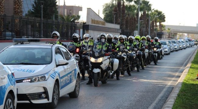 Şehit Fethi Sekin'in mesai arkadaşlarından kortej