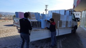 Selendi'de kimsesiz çocuklara çalışma masası desteği