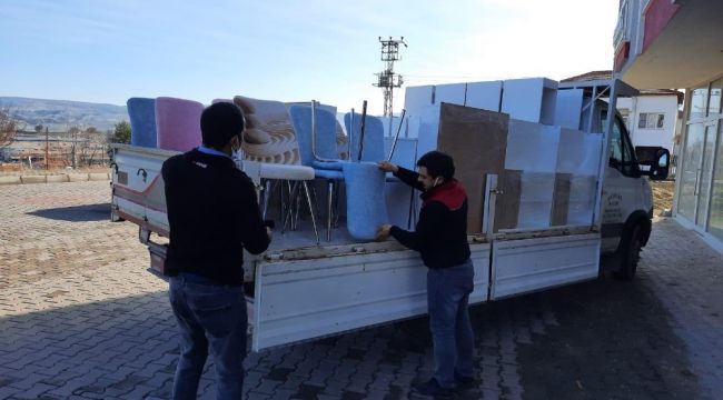 Selendi'de kimsesiz çocuklara çalışma masası desteği