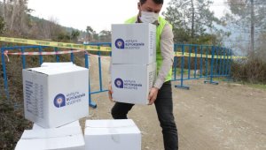 Serik'te karantinadaki mahalleye gıda yardımı yapıldı