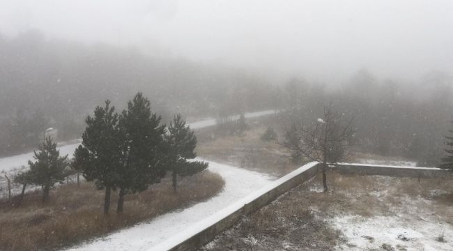 Sındırgı'ya yeni yılın ilk karı yağdı