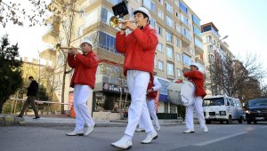 Sokağa çıkma kısıtlamasında Aksaray'da bando konseri