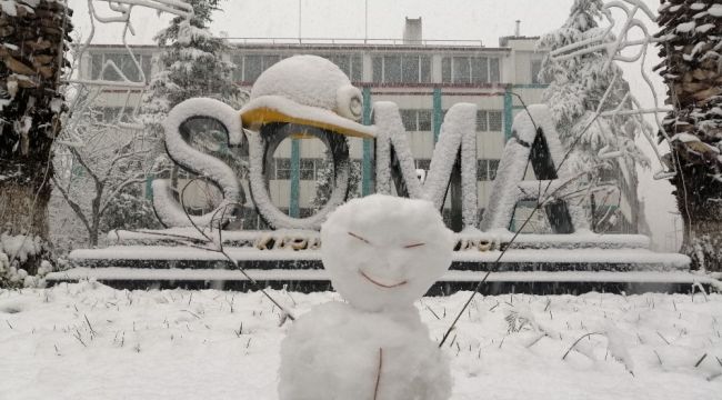 Soma'ya 3 yıl aradan sonra kar yağdı