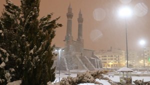 Tarihi kent meydanında mest eden görüntüler