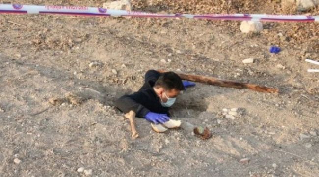 Tarla sürerken şaşkına çeviren olayla karşılaştı