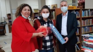 Taşova'da kitap kurtları ödüllendirildi