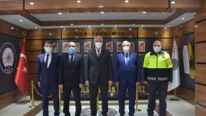 Terfi eden müdürlere plaket verildi