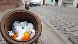 Trafik dubasını çöp kovasına çevirdiler