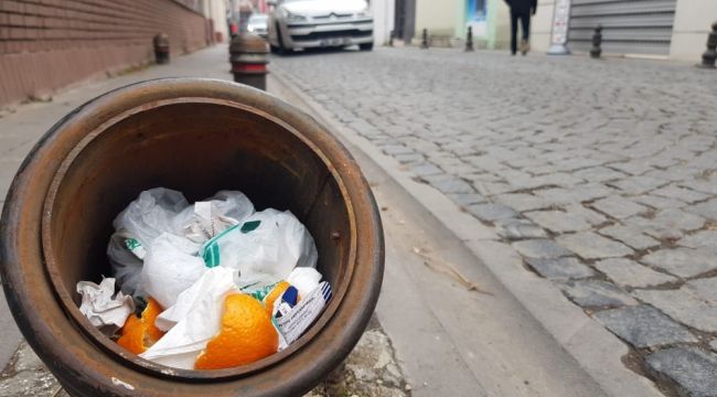 Trafik dubasını çöp kovasına çevirdiler