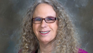 Transseksüel doktor bakan yardımcısı oldu