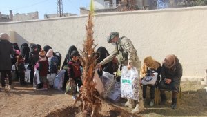 Türk Silahlı Kuvvetleri'nden Barış Pınarı bölgesinde bulunan halka insani yardım