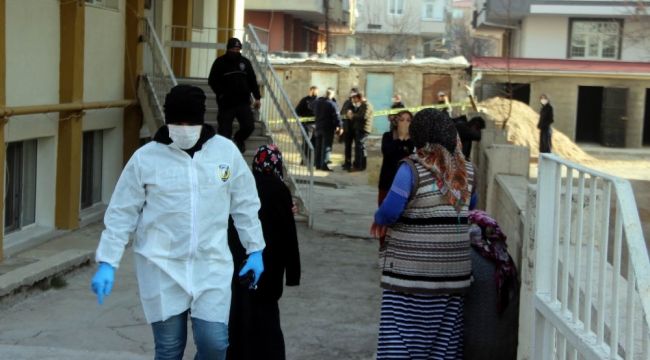 Üçüncü kattan düşen kadın hayatını kaybetti