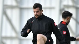 Uğur Demirok Konyaspor'dan ayrıldı