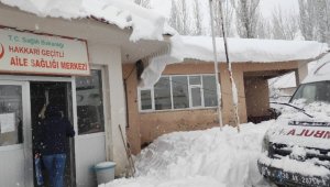 Üniversite öğrencileri sağlık ocağında eğitime katılıyor