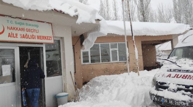 Üniversite öğrencileri sağlık ocağında eğitime katılıyor