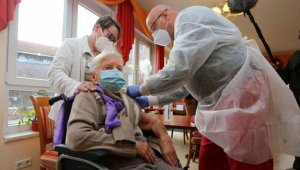 Yaşlılar evinde aşı olan 13 kişi bir hafta sonra korona oldu