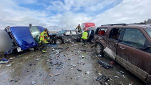 30'dan fazla araç birbirine girdi: 2 yaralı