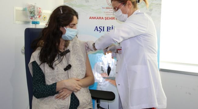 33 haftalık hamile sağlık çalışanı Covid-19 aşısı oldu