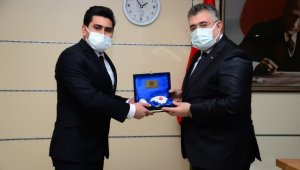 900 bin lira teklifi reddeden polislere kahve fincanı hediye edildi