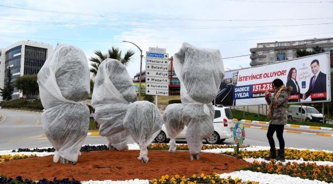 Ağaçları dona karşı elyafla korudular