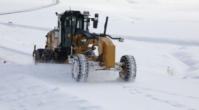 Ağrı'da yoğun kar nedeniyle kapanan 174 köy yolu ulaşıma açıldı