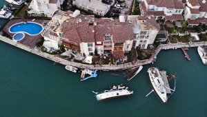 Alaçatı'daki hortumu yaşayanlar uçak düştü sanmış