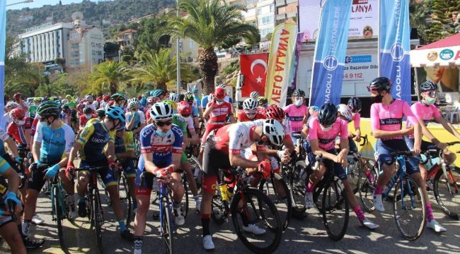 Alanya'da 16 ülkeden 170 sporcu pedal çevirdi