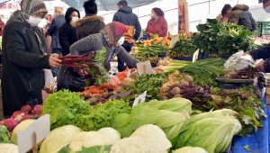Aliağa pazarlarını kışlık sebze ve meyveler şenlendiriyor