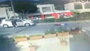 Anne ve çocuğu metrelerce sürüklendi