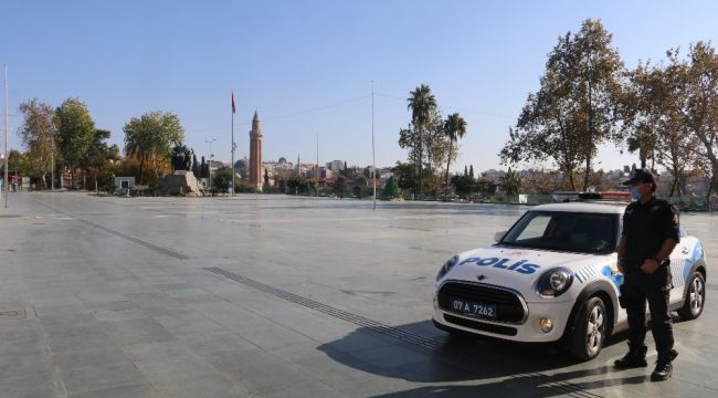 Antalya'da kısıtlamayı ihlal eden 493 kişiye ceza yağdı