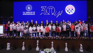 Bakan Kasapoğlu, Satranç Federasyonu ile bir araya geldi