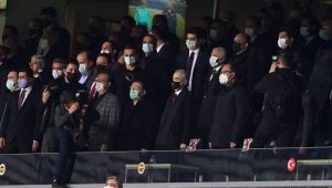 Bakan Kasapoğlu ve başkanlar tribünde