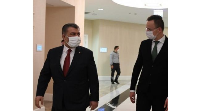 Bakan Koca, Macaristan Dışişleri ve Dış Ticaret Bakanı Szijjarto ile görüştü