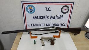 Balıkesir'de polis aranan 11 şahsı yakaladı