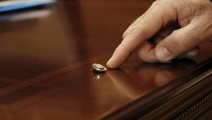 Başkanın odasında dinleme cihazı skandalı