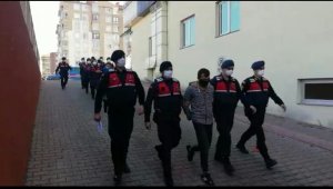 Baz istasyonu hırsızlarına suçüstü