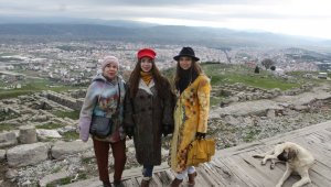 Bergama ünlü modacının tasarımlarına ilham kaynağı oldu