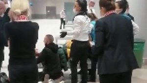 Bir yolcu havaalanında doğum yaptı