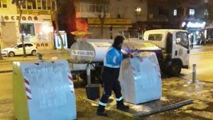 Buca'da çöp konteynerlerine hijyen operasyonu